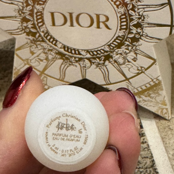 Limited Edition Dior Holiday 2024 Star Ornament and Deluxe Sample - Picture 7 of 7